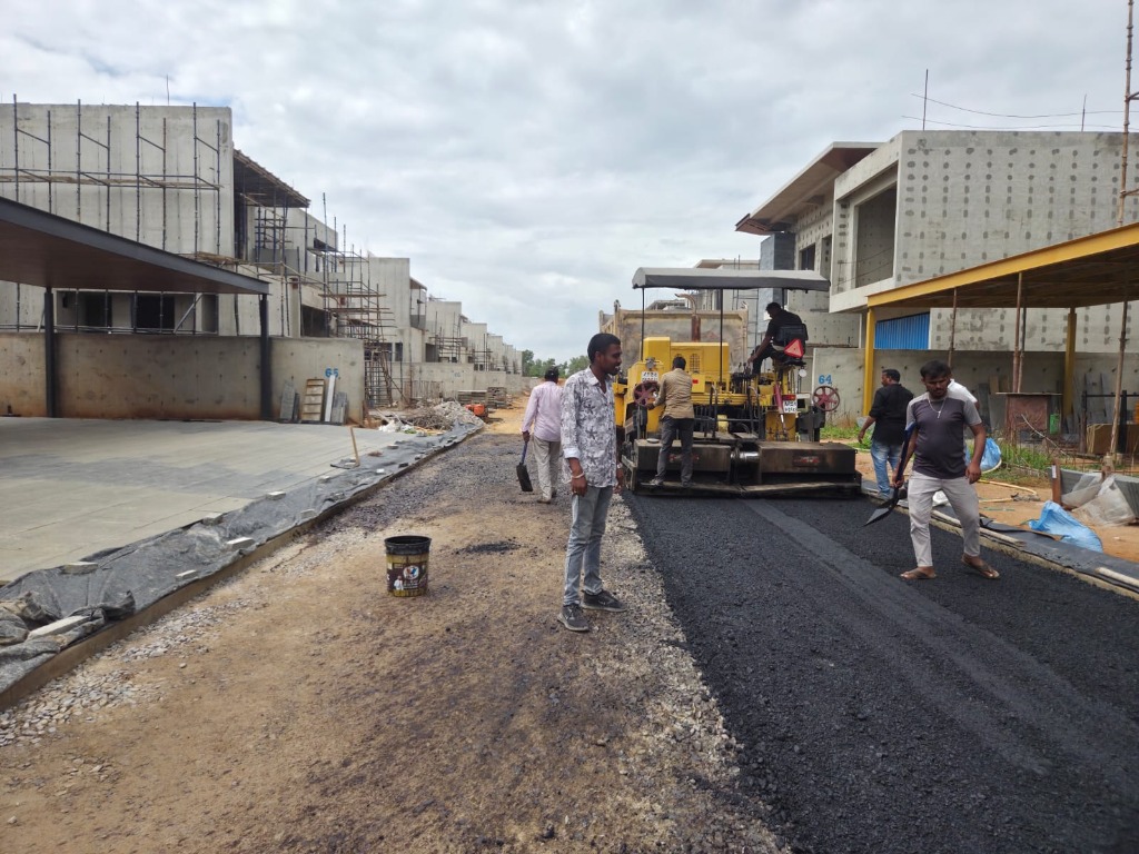 Bituminous Asphalt Paver Road Laying