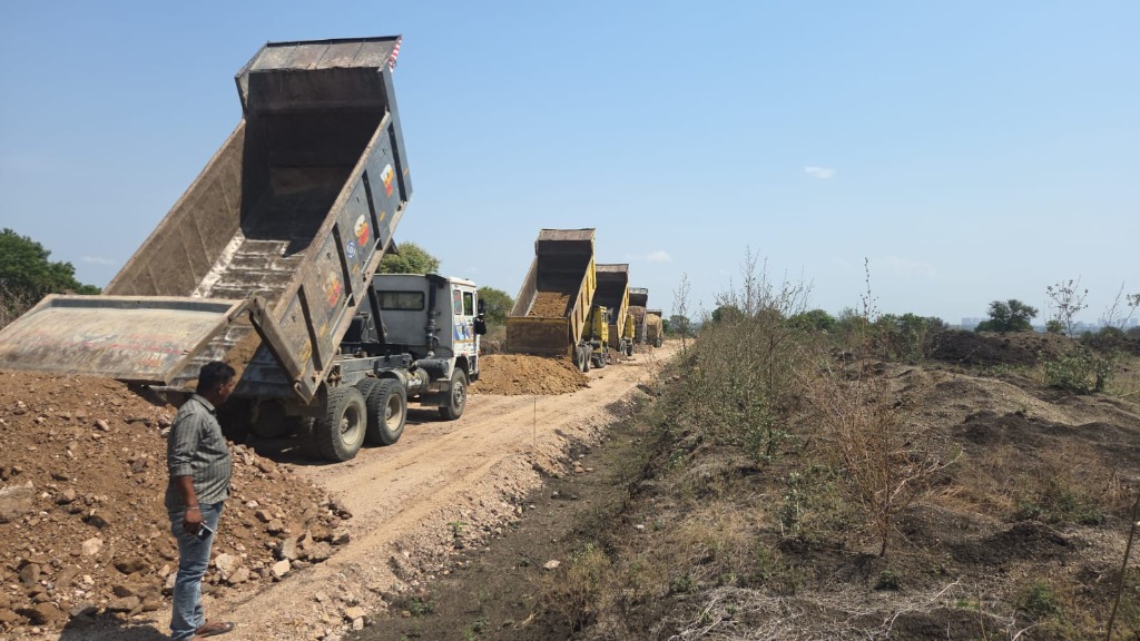 Multi-Axle Tipper Earth Haulage Operation