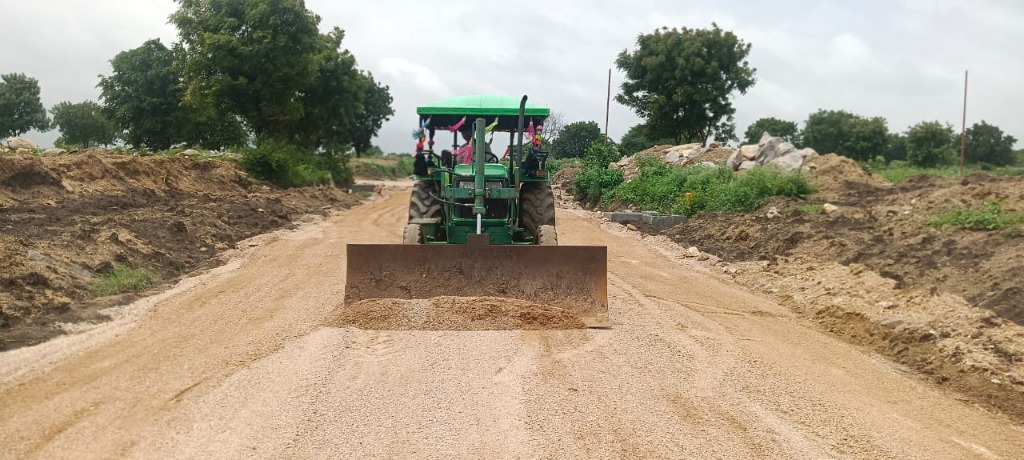 Tractor Dozer Sub-Base Road Grading
